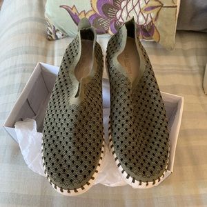 Tulip 139 Perforated Slip-On Sneaker